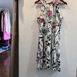 Pretty and flattering Tommy Hilfiger dress